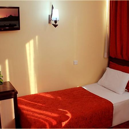 Hotel Kanada Истанбул Екстериор снимка